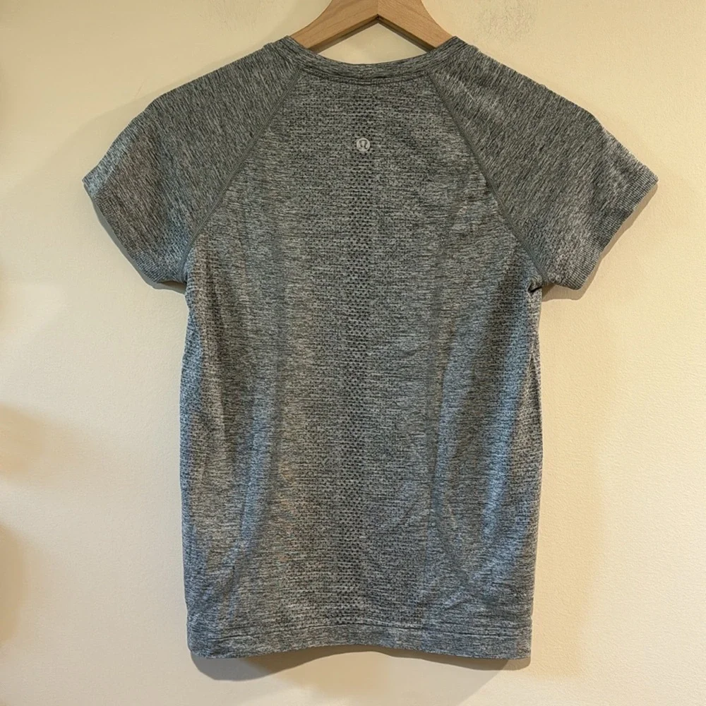 Lululemon‎ Gray Swiftly Tee Size 6 - Short Sleeve 2.0
